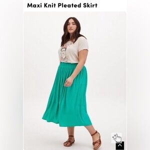 TORRID MAXI KNIT PLEATED SKIRT 3X PULL-ON COMFORT WAIST GREEN SIZE 22-24 NEW